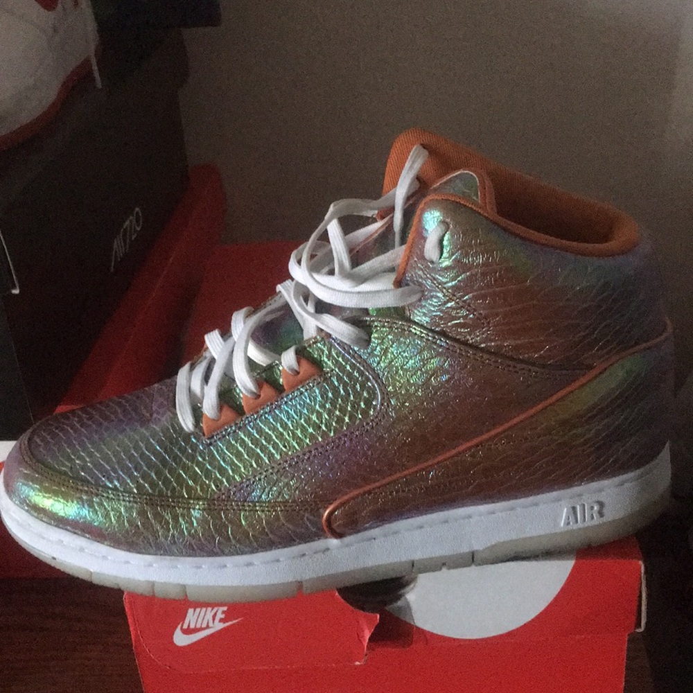 Nike python Gold.
